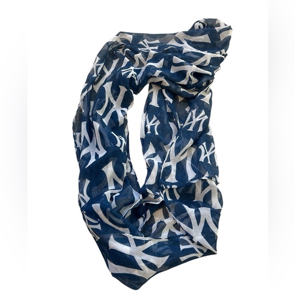 Accessories - Yankees “Forever MLB” infinity scarf perfect condition- poly- but cotton feel
